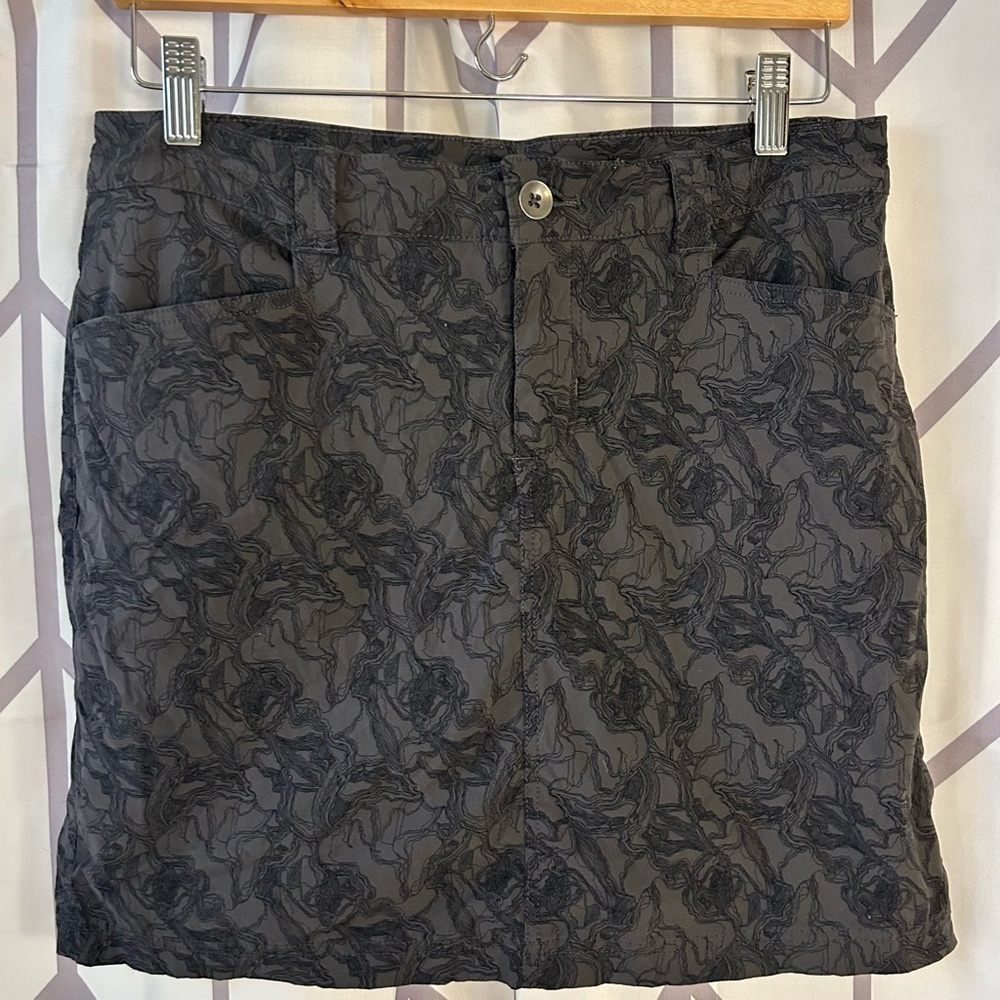 Eddie Bauer Dark Gray Patterned Sport Skort
